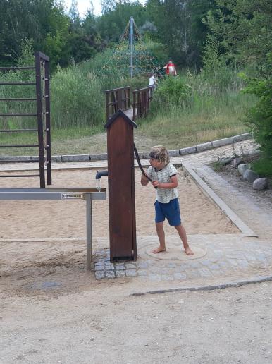 Das macht Spass (mit dem Rader 10m danneben im Biergarten (:-)