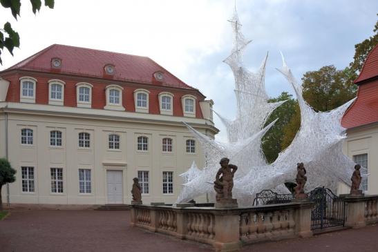 Kunstwerk auf dem Lauchstaetter Brunnen