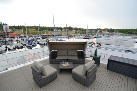 Longe Möbel auf dem Sonnendeck