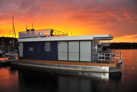 Hausboot im Abendrot